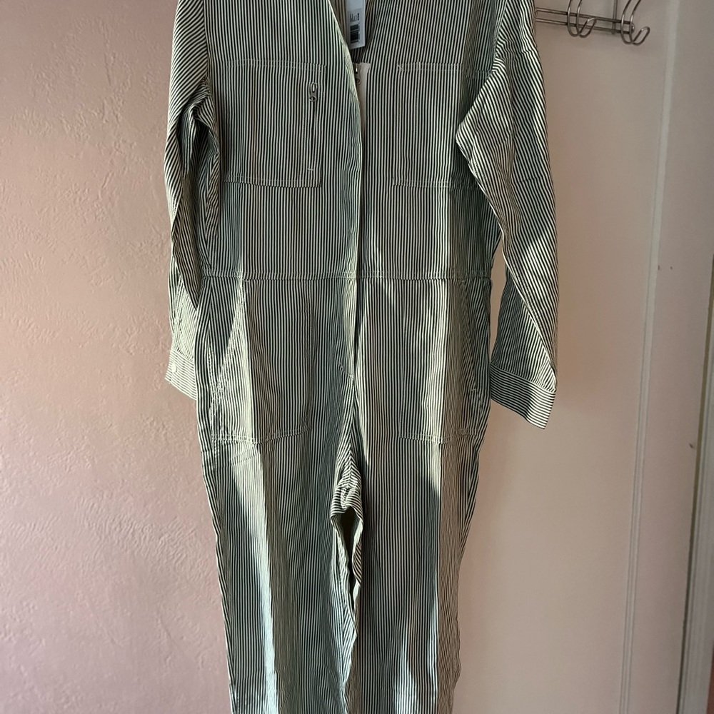 Outerknown Station Jumpsuit Green
Striped Size medium. - Picture 9 of 9